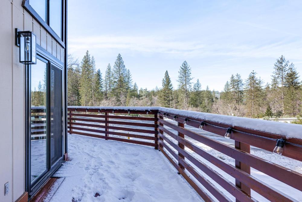 Serene Cabin Retreat Between Murphys and Arnold